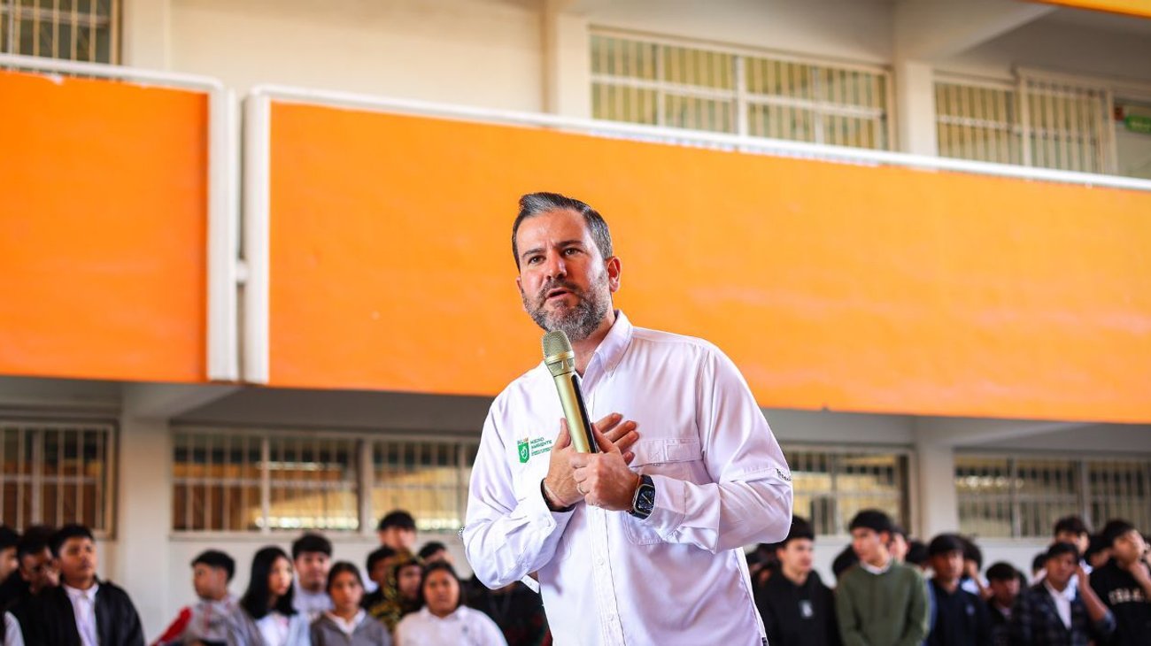 Medio Ambiente planta árboles nativos en CECyTE García II