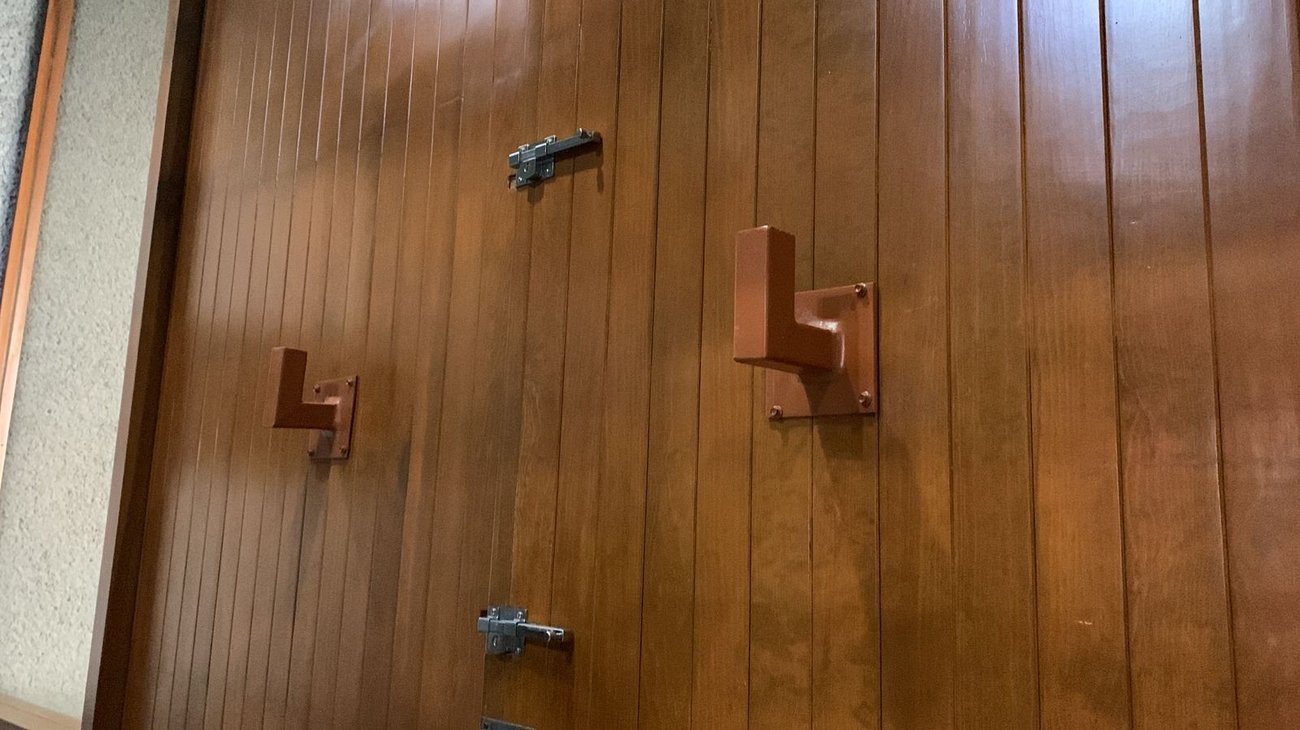 Instalan estructura de seguridad en las puertas de Congreso