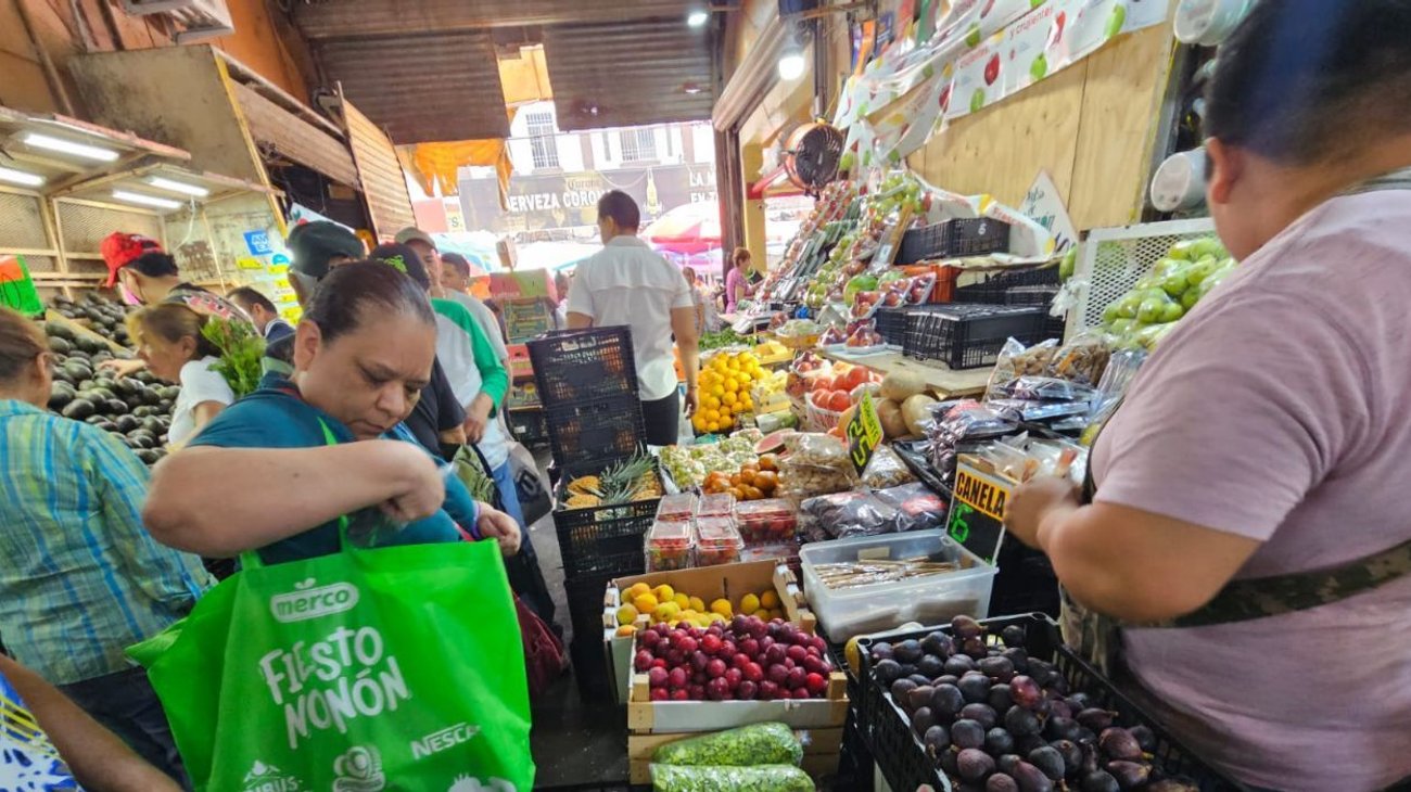 Abarrotan regios mercados de abastos para surtirse en Cuaresma