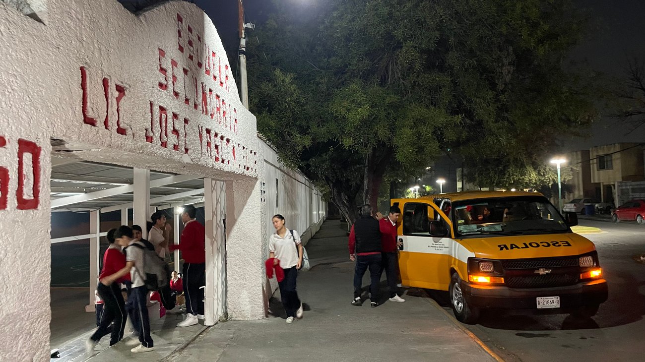 Regresan pequeños a clases en Nuevo León...y el tráfico también