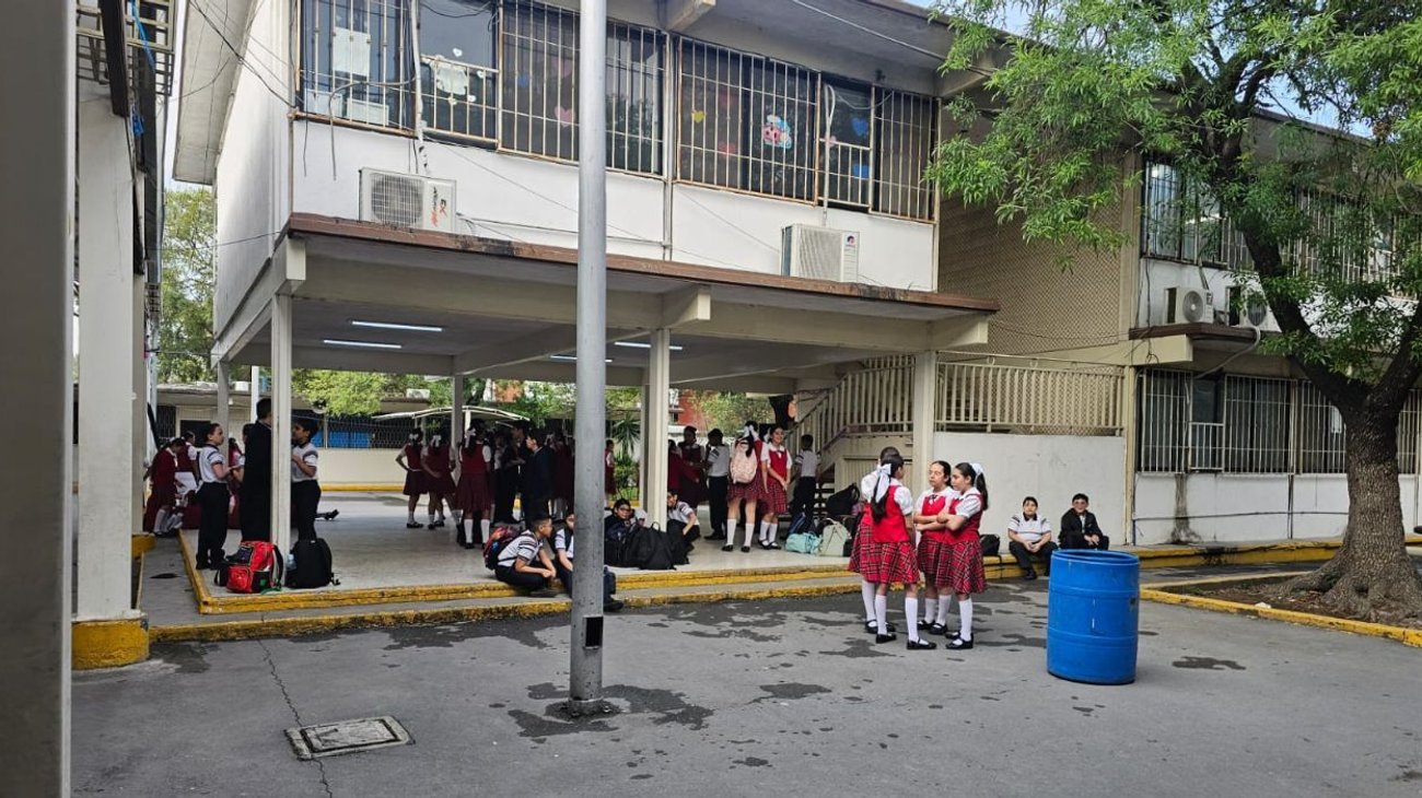 Regresan a la escuela tras periodo vacacional en Nuevo León