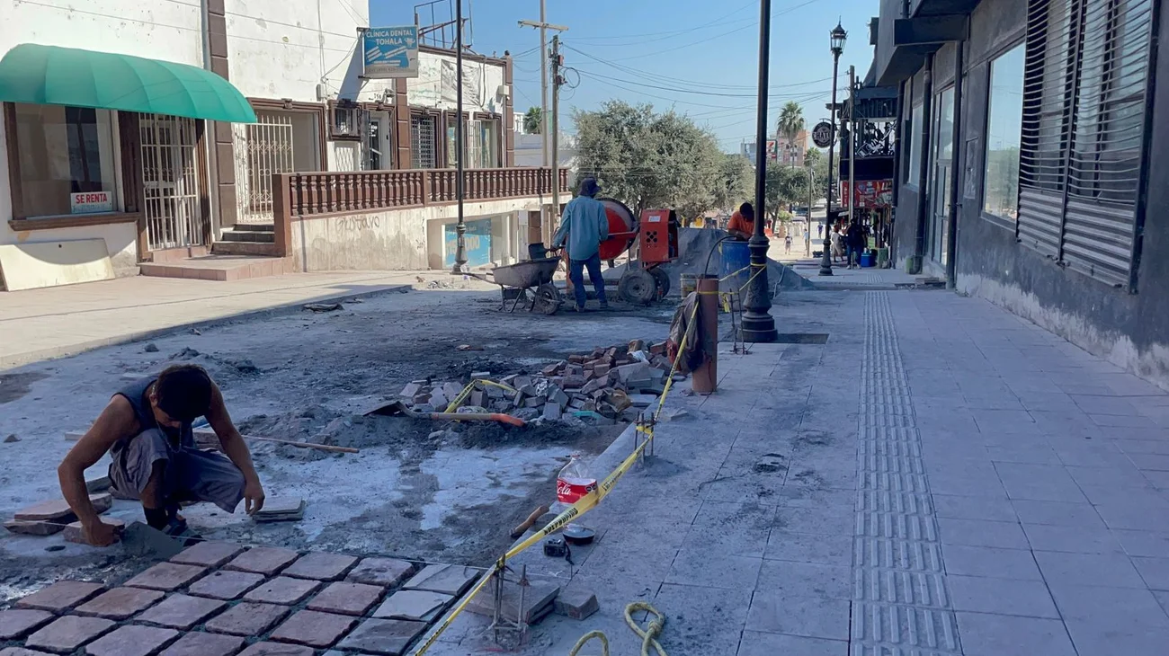 Molestia por retraso en remodelación de la plaza en Reynosa