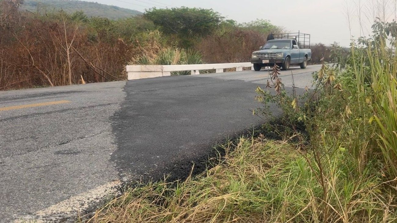 Reparan peligroso hundimiento en puente San Juan de Llera