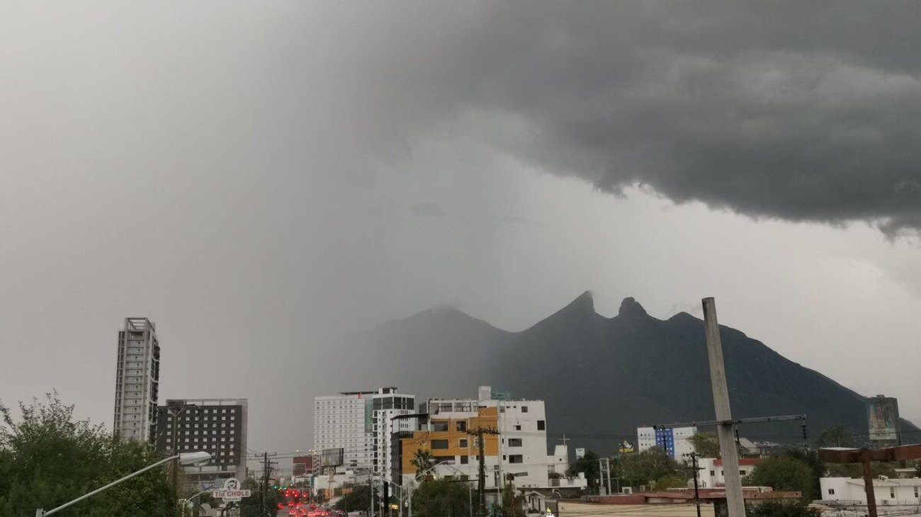 Pronostican lluvias durante la tarde por frente frío