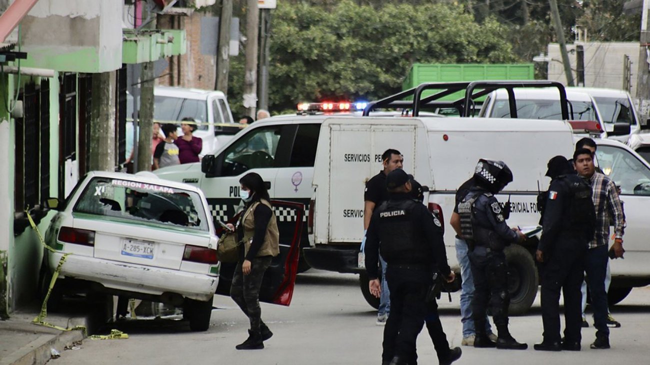 Rescatan a ocho migrantes secuestrados en Veracruz