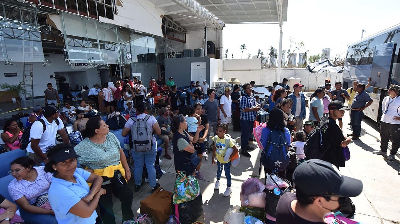 México ha rescatado a casi 13.000 afectados por huracán Otis