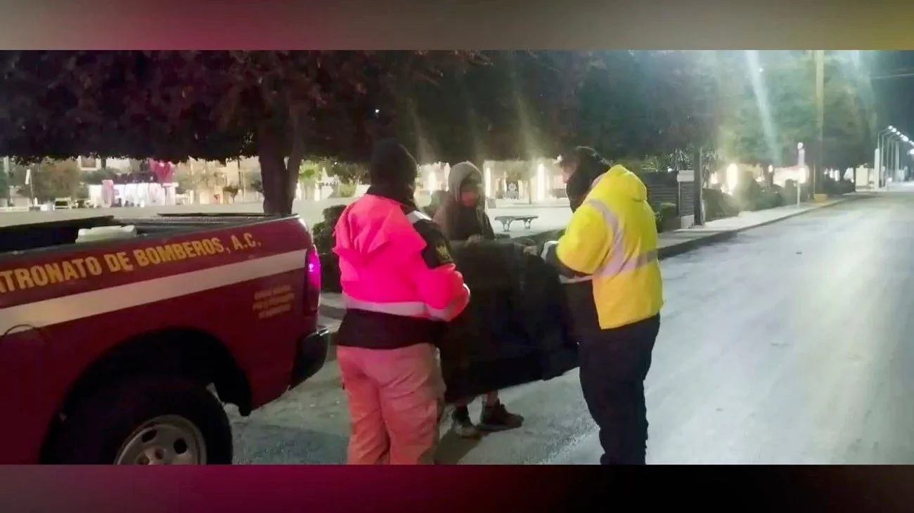 Rescatan a 38 personas de las bajas temperaturas en Torreón