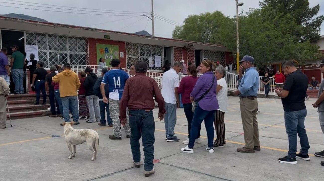 Retraso en instalación de casilla provoca larga espera para votar