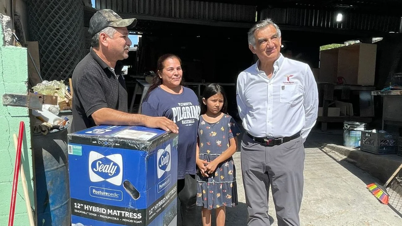 Hacen entrega de apoyo a familias damnificadas en Reynosa