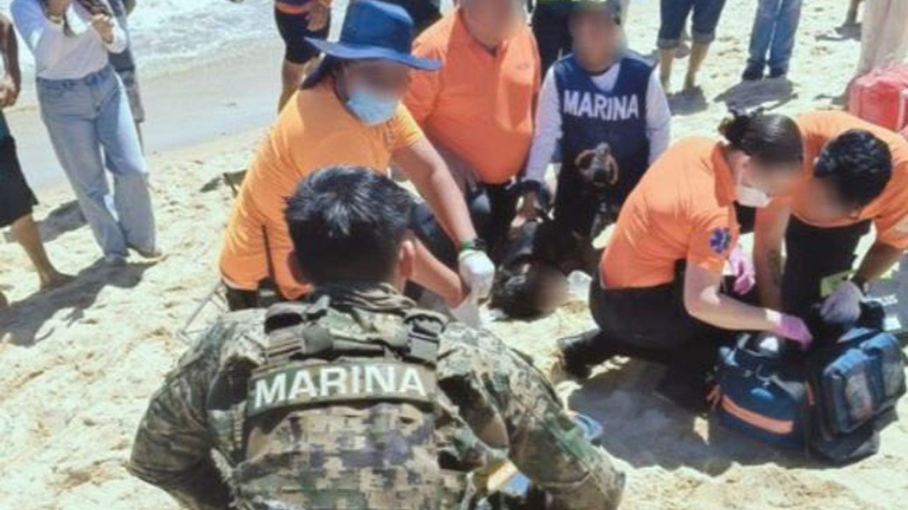 Rescate en playa de San Felipe durante operativo vacacional