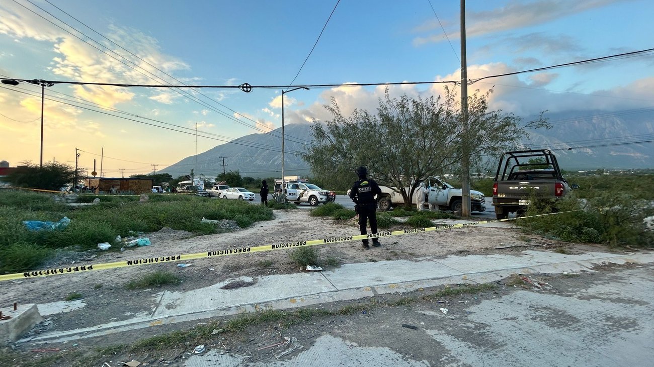 Encuentran a hombre sin vida en su camioneta en García