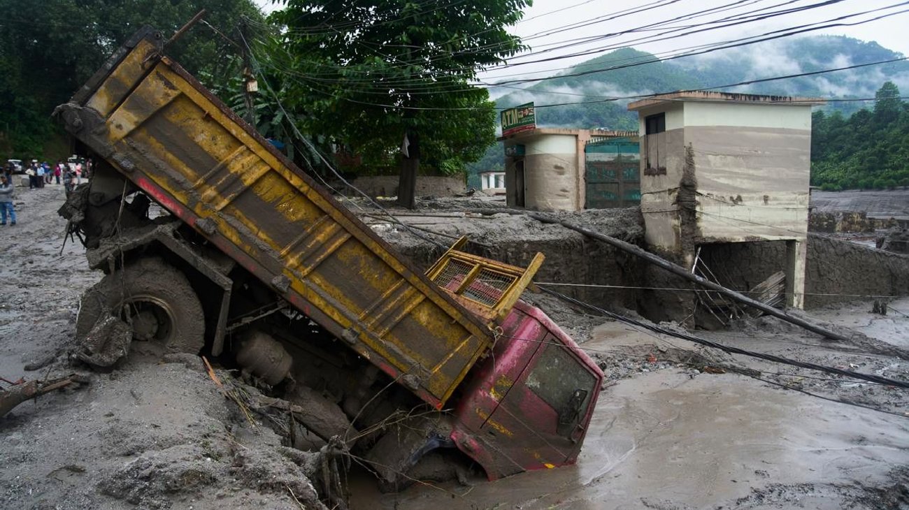 Nepal suma 675 muertos y 3,000 desaparecidos por la inundación