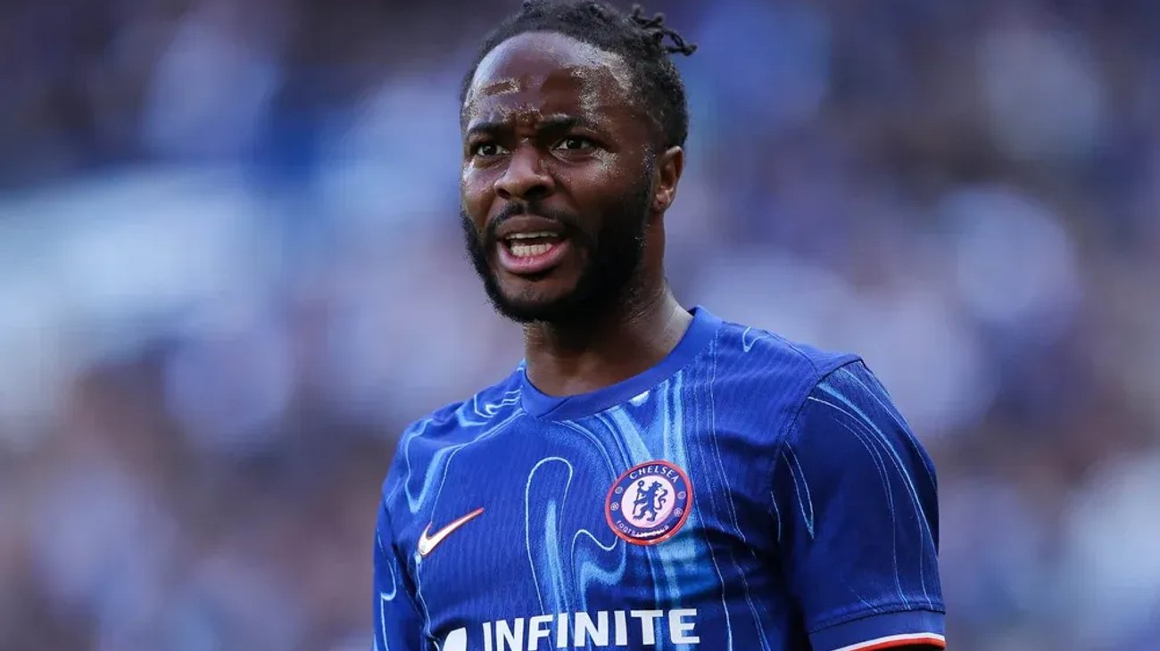 Roban en casa de Sterling con el futbolista y su familia dentro