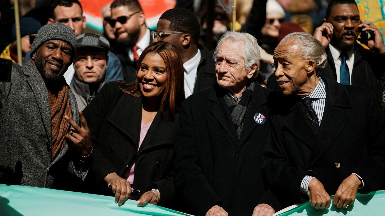 De Niro encabeza protesta contra Trump en Nueva York 