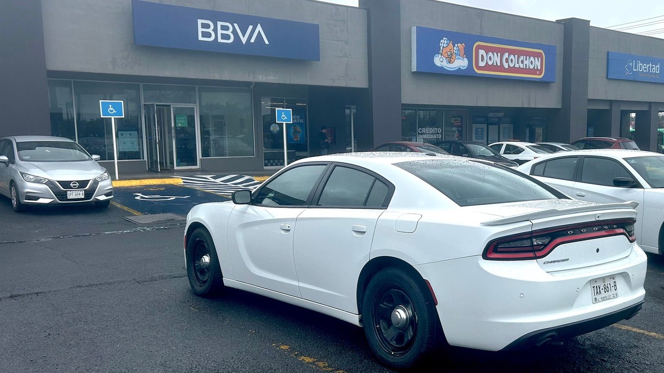 Lo despojan de maletín con 100 mil pesos al dirigirse a banco