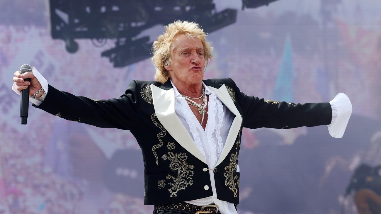 Cancela Rod Stewart show; horas después va a partido del Mundial