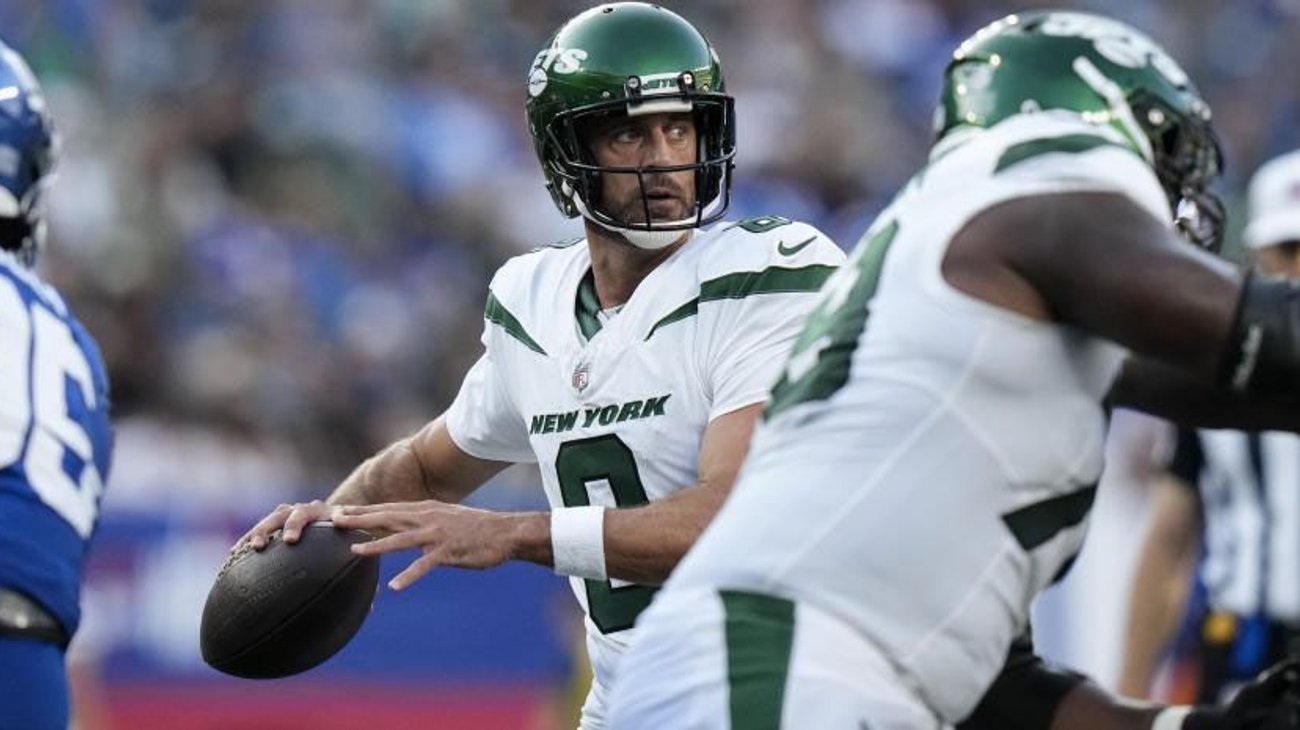 Rodgers se lesiona en primera jugada de estreno con los Jets