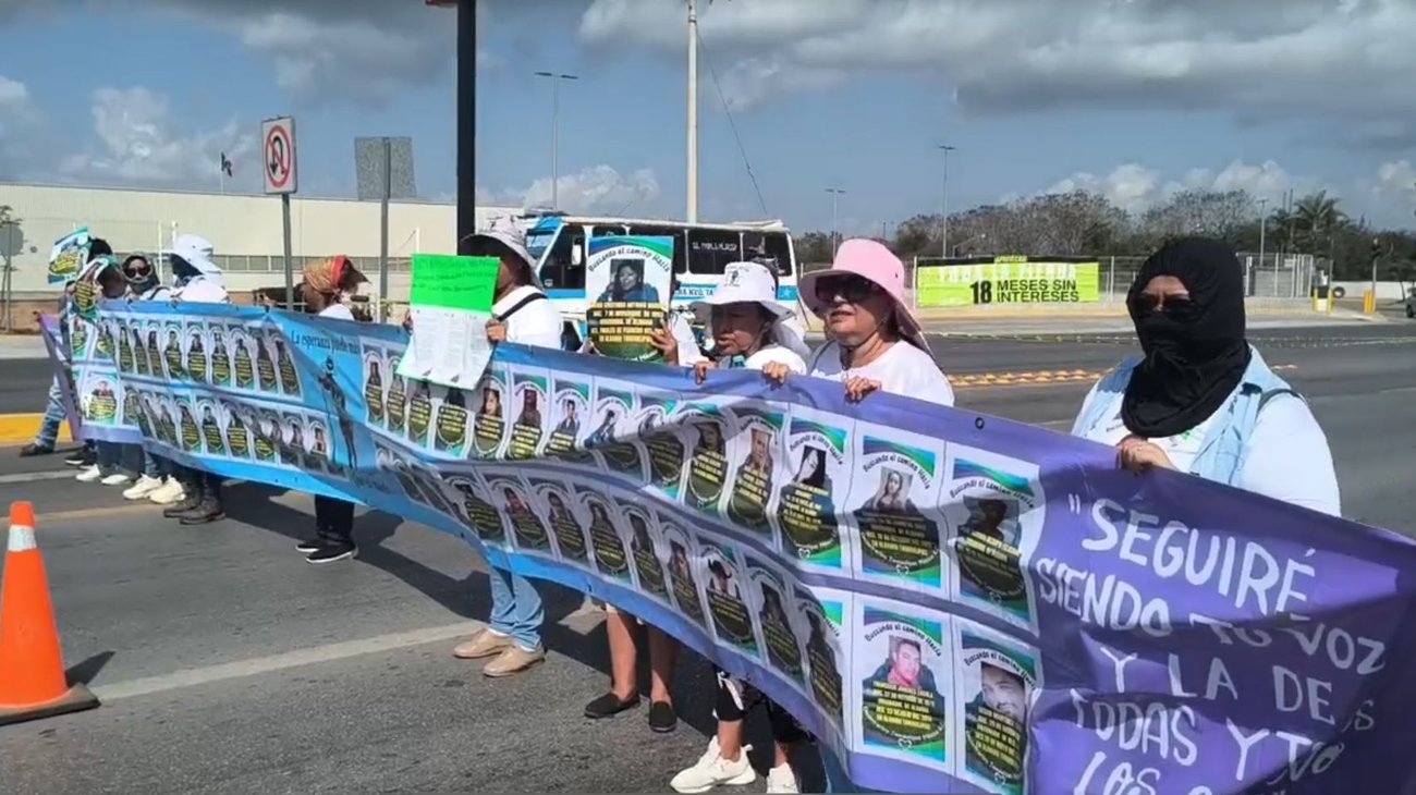 Madres buscadoras bloquean la avenida de la Industria en Altamira