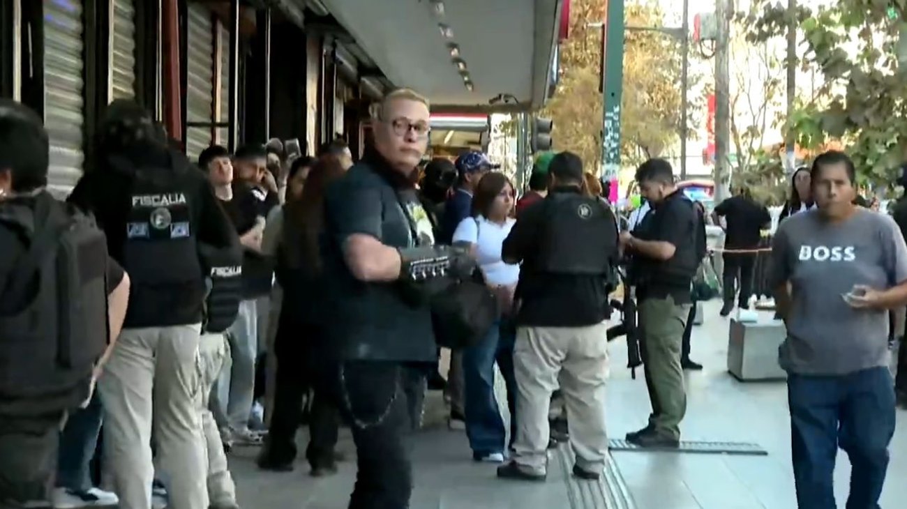 Catean la Plaza de la Tecnología por presunto robo de celulares