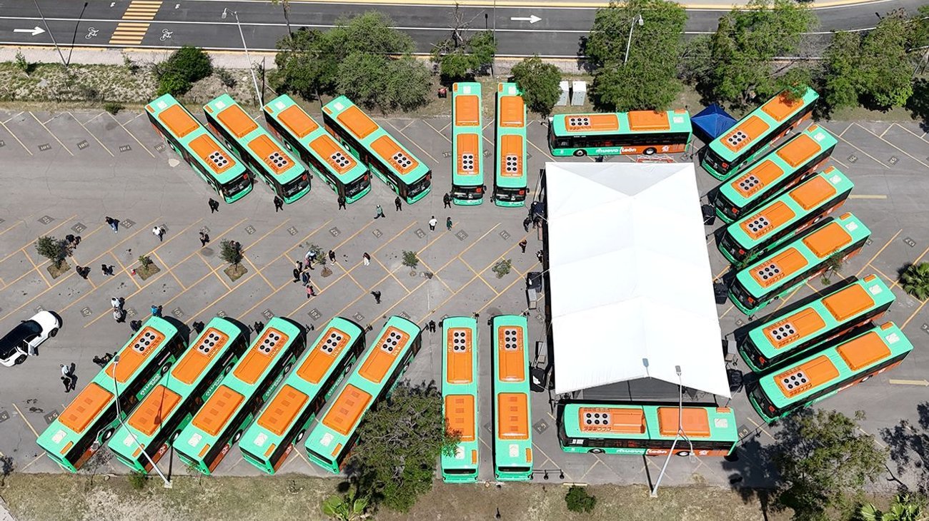 Refuerza Nuevo León rutas de transporte con 4 mil nuevos camiones