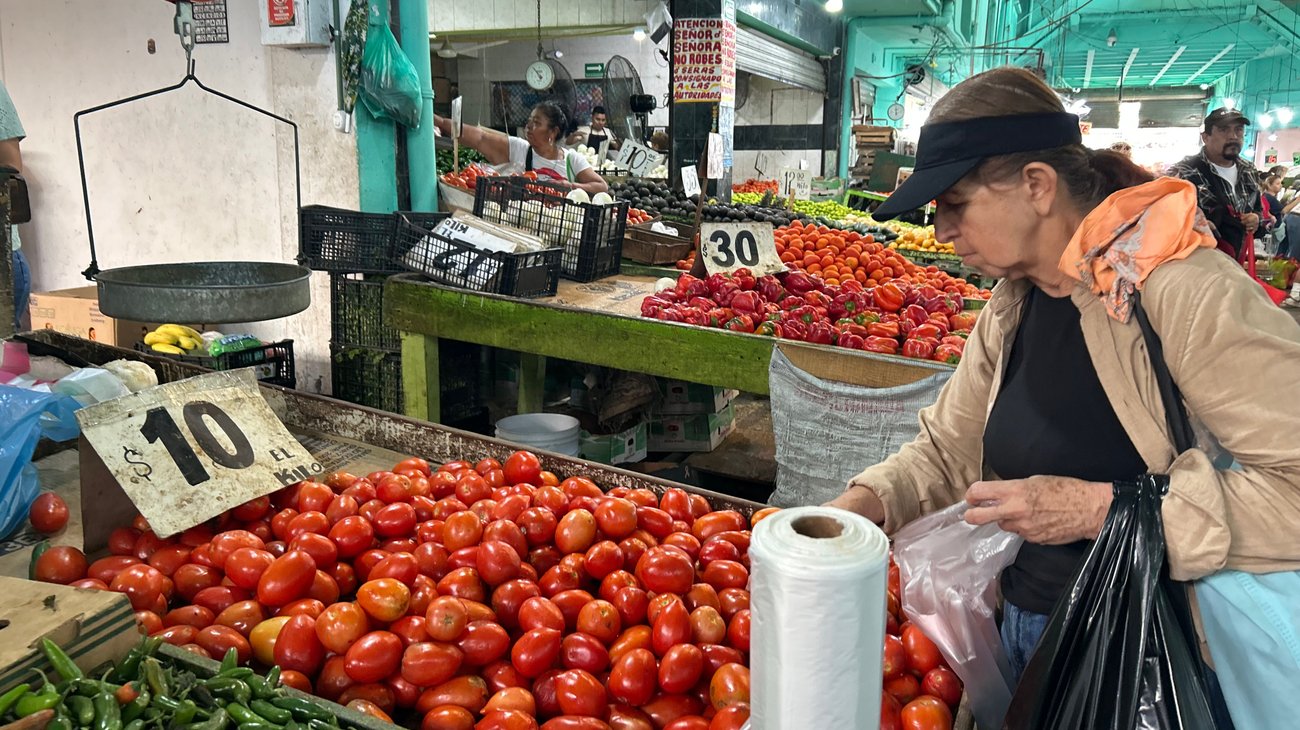 Suben y bajan los precios de la canasta básica