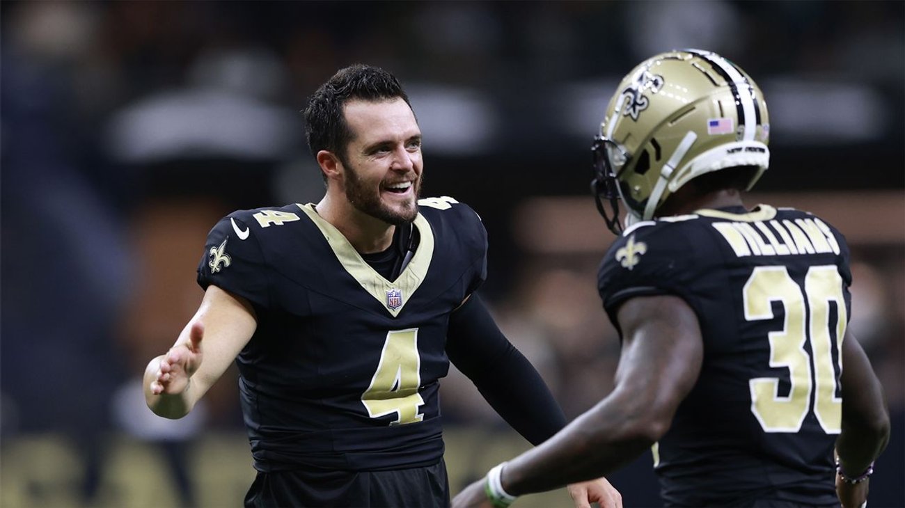 Derek Carr debuta con Saints en triunfo ante campeones Jefes