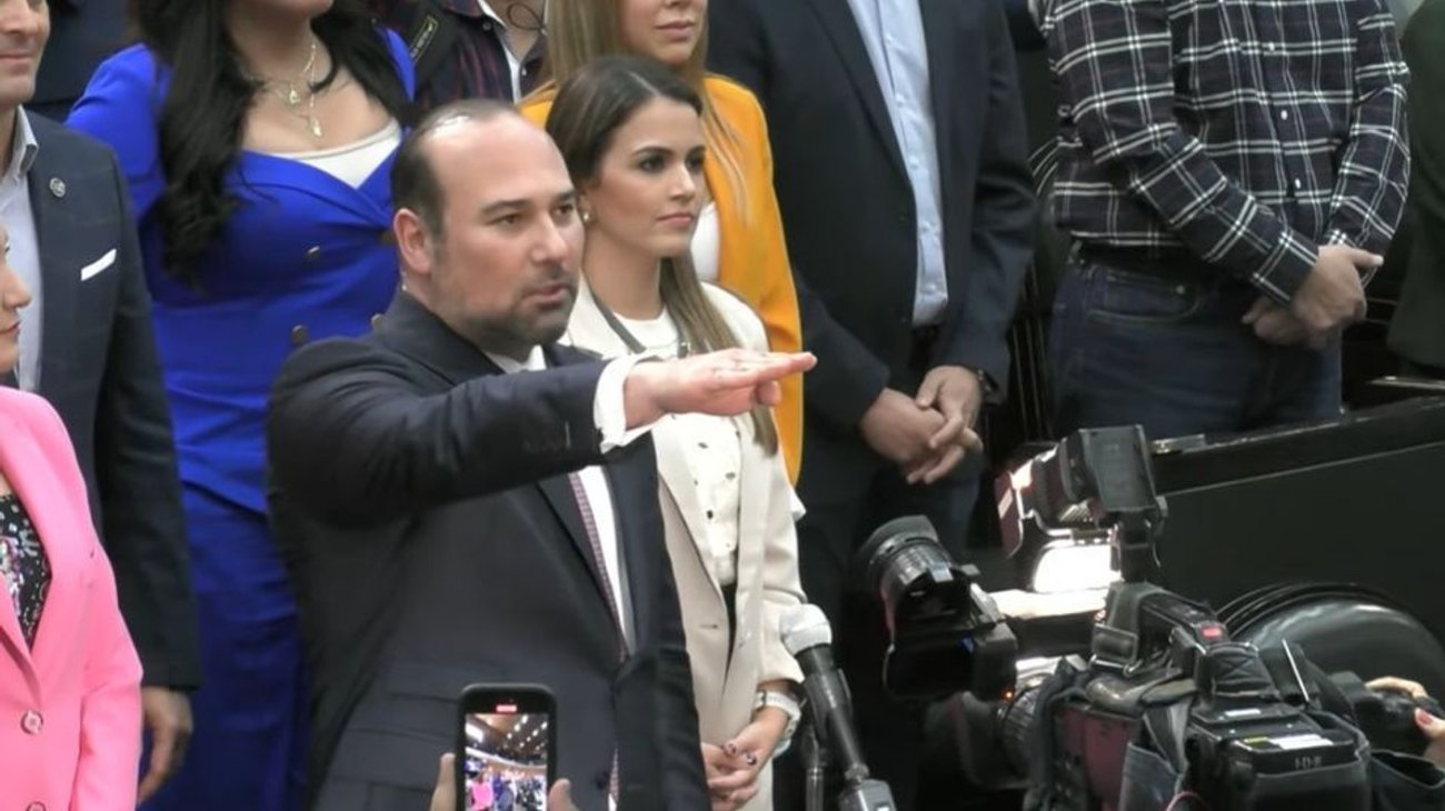 Salinas toma protesta como gobernador interino y busca paz