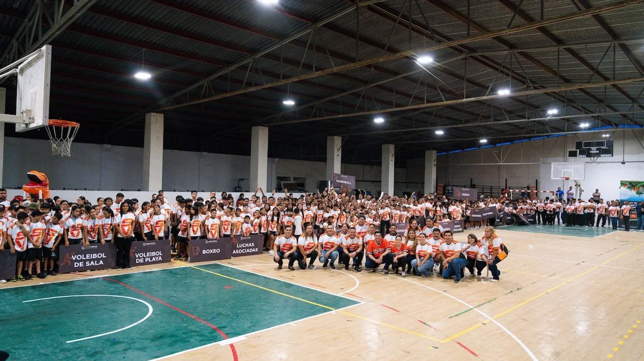 Abandera alcalde de Salinas Victoria a más de 500 deportistas