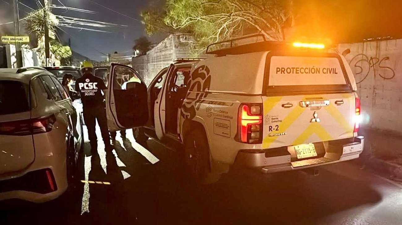 Salvan a menor tras ahogamiento en alberca de Santa Catarina
