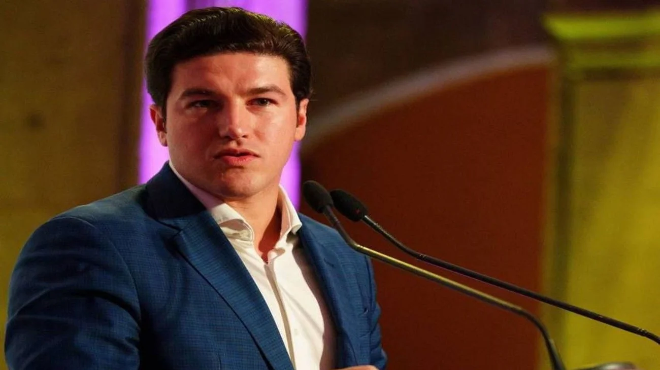 Samuel y autoridades de educación buscan solución a calor