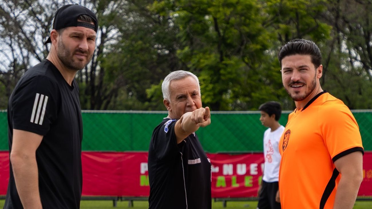 Gobernador y Gignac arman cascarita con alumnos del CARE