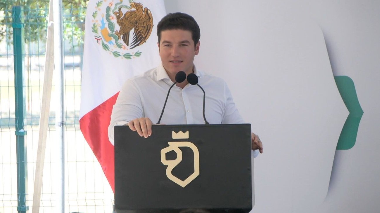 Samuel brinca al Congreso y pide apoyo al INE para licencia