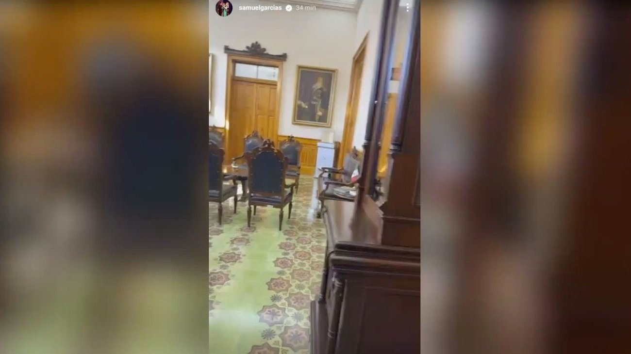 Arriba Samuel García y funcionarios al Palacio de Gobierno