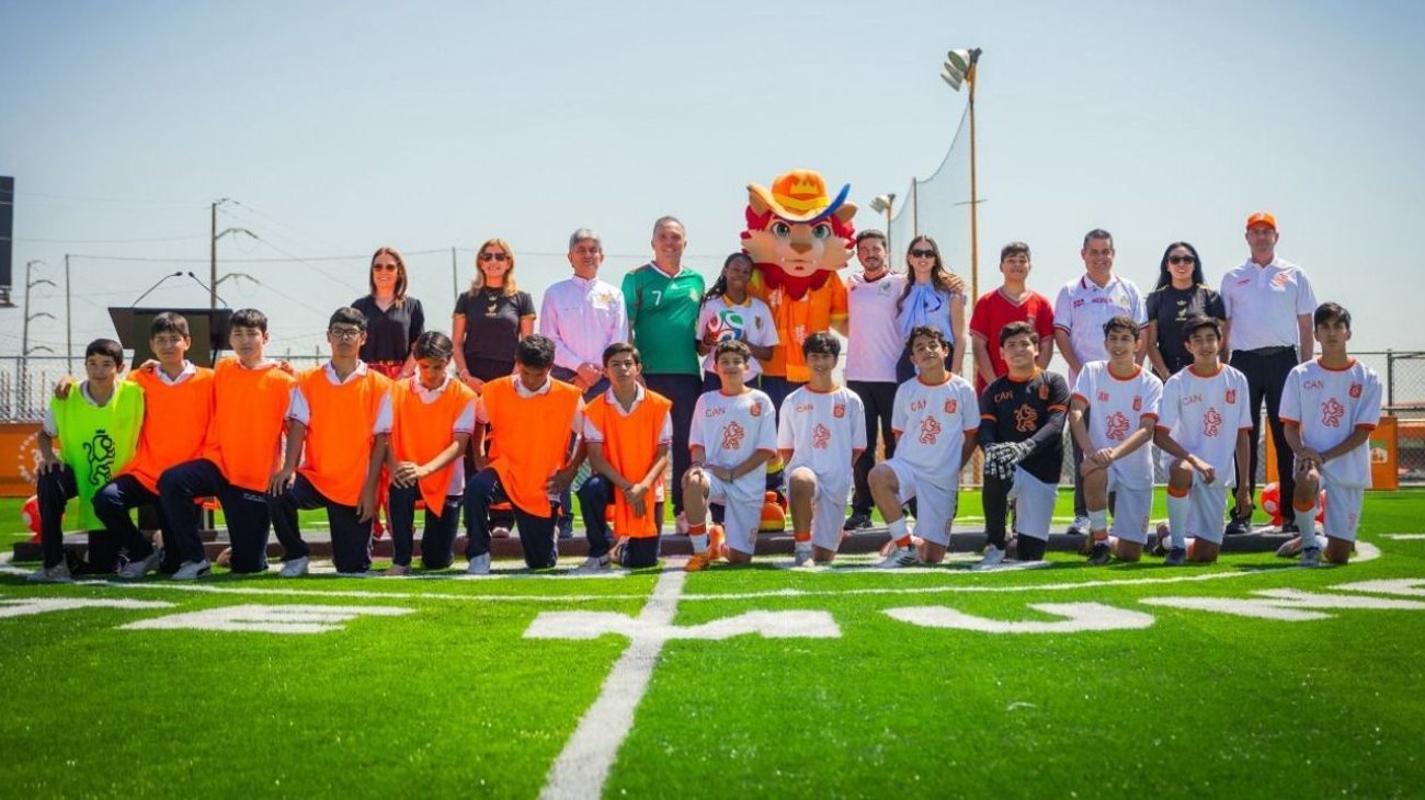 Presenta Samuel a 'Leo', la mascota oficial de NL para el Mundial