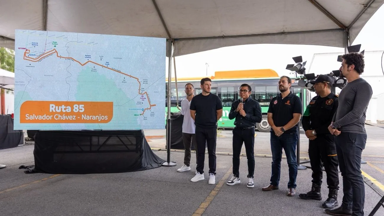 Entrega Samuel nuevos camiones para las rutas 85 y 185