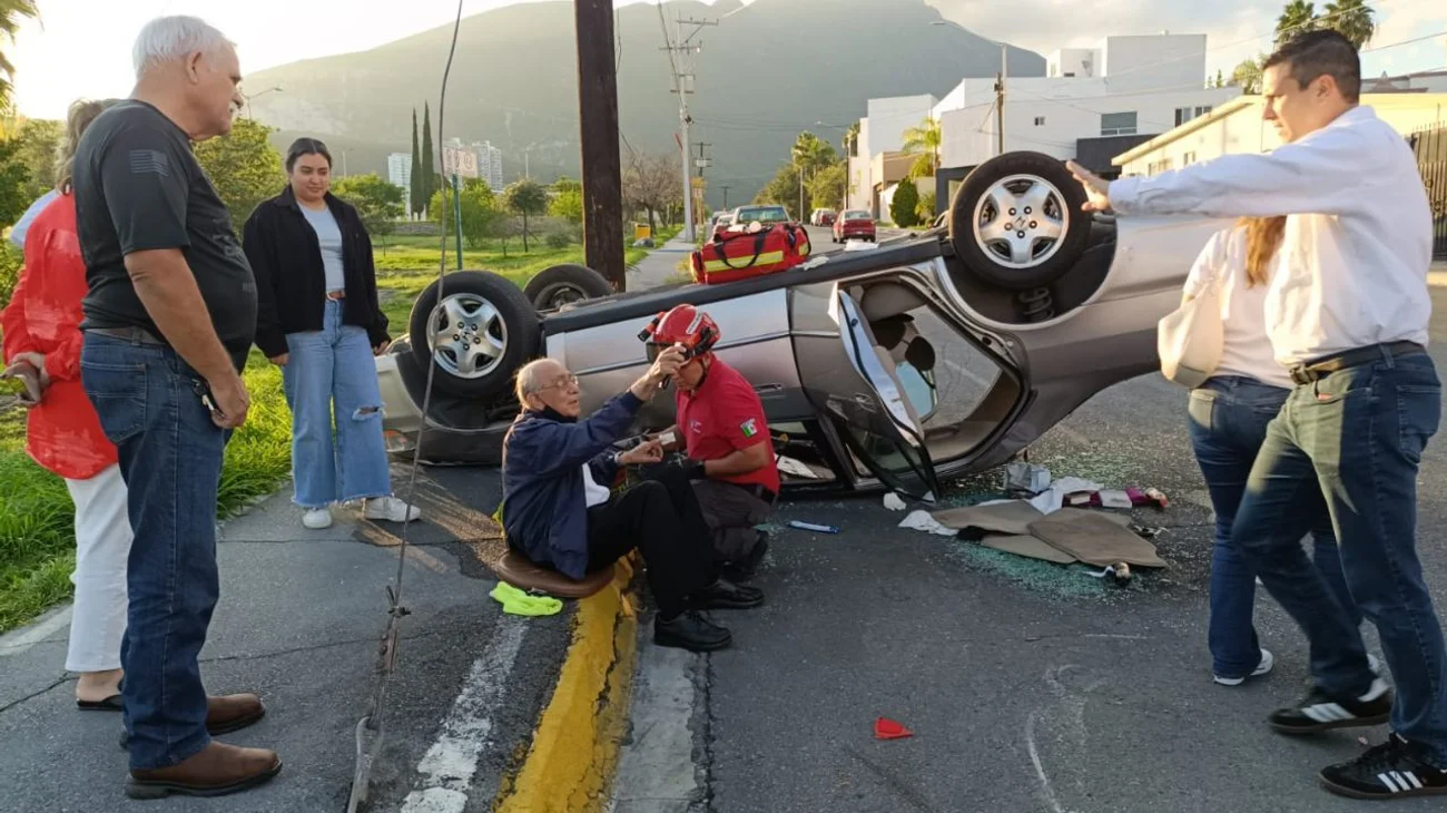 Vuelca camioneta en San Jerónimo; hay un lesionado