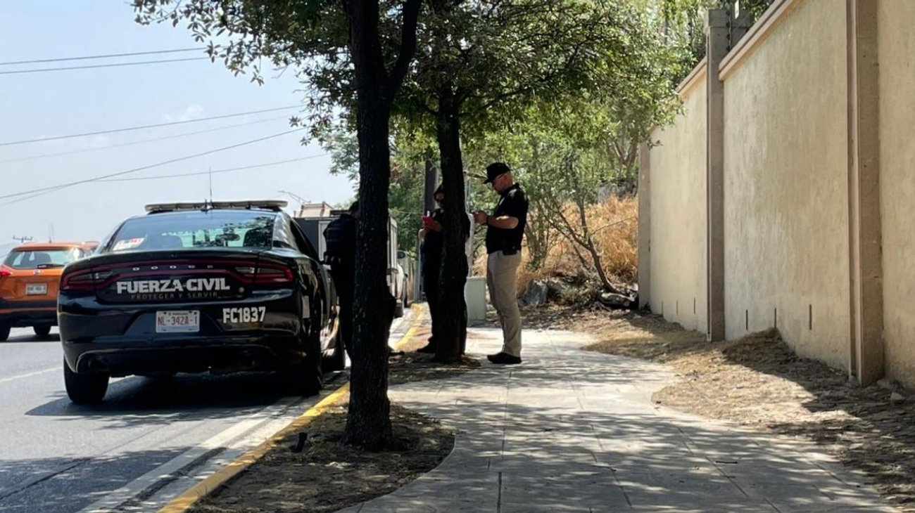 Encuentran cuerpo de hombre en baldío al sur de Monterrey