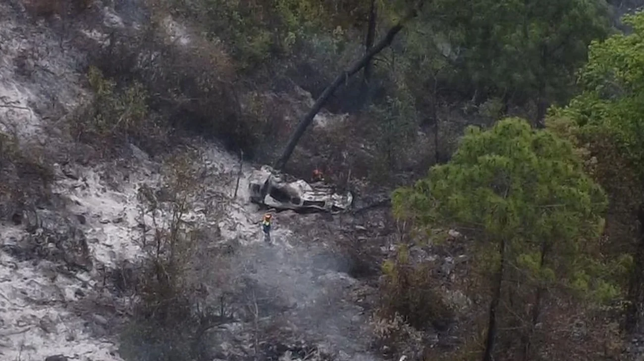 Entrega Fiscalía tres cuerpos a familia del accidente en Santiago