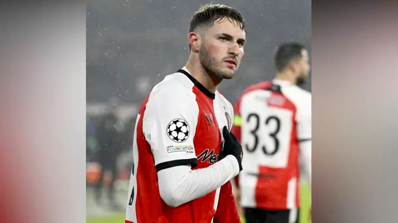 Santi Giménez abandona por lesión partido de Champions ante Lille