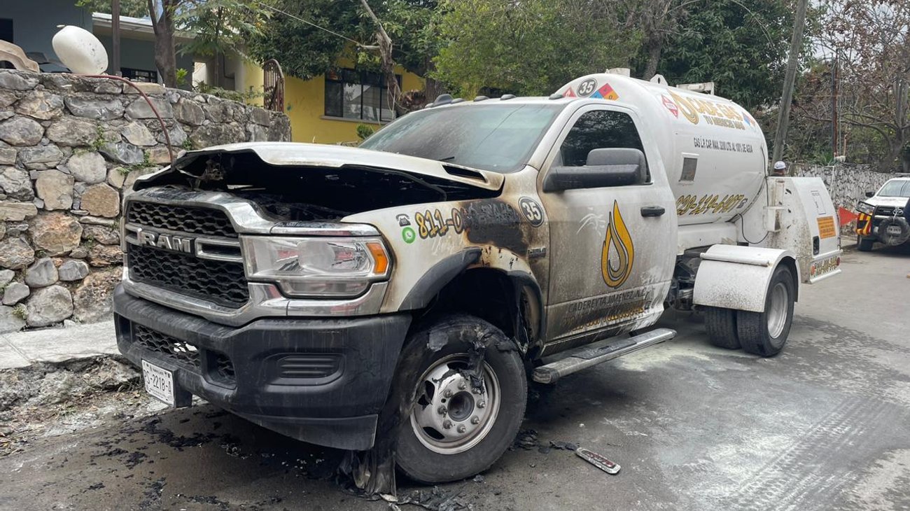 Se incendia pipa de gas cuando daba un servicio en Santiago