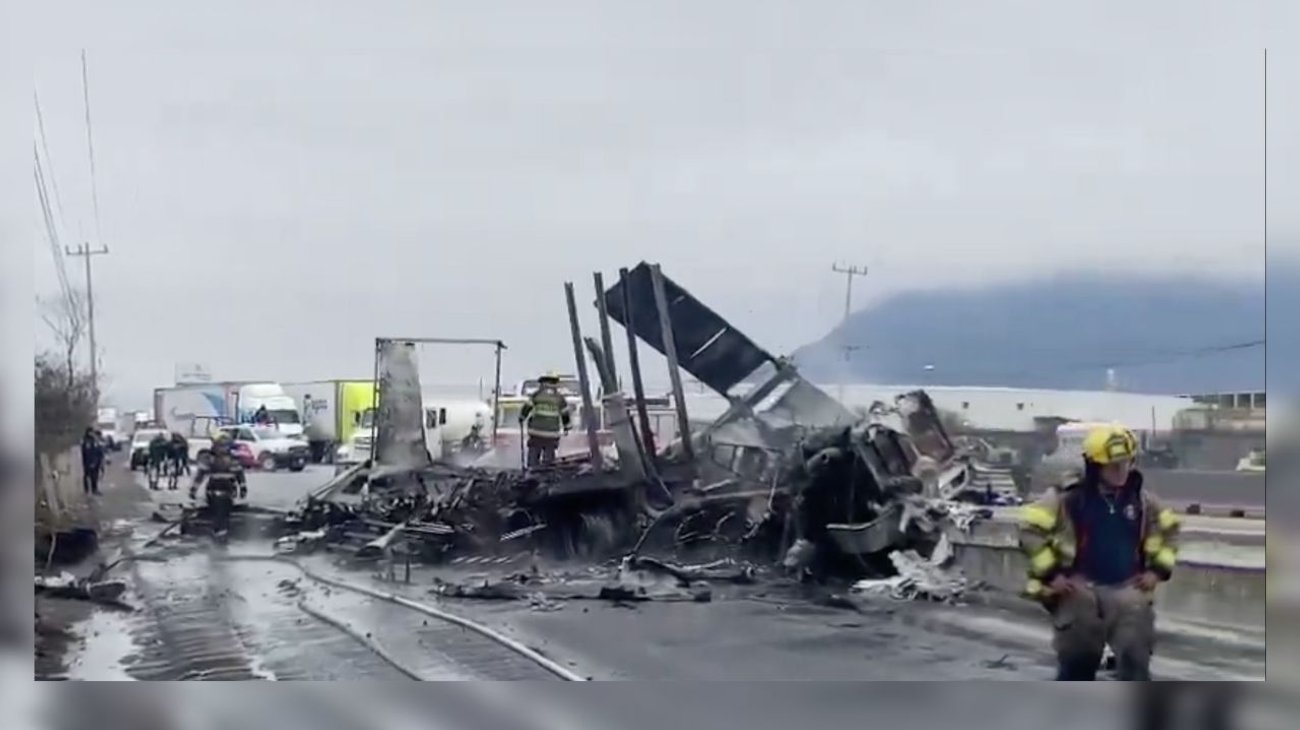 se_incendia_tracto_camion_en_el_municipio_de_escobedo_1728193787