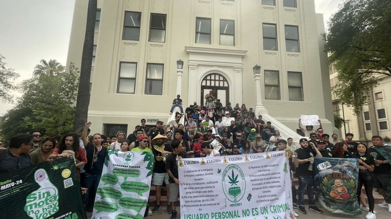 Se manifiestan regios por la legalización de la marihuana