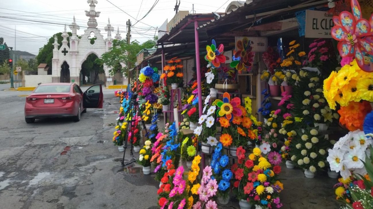 Se alistan comerciantes para el Día de Muertos
