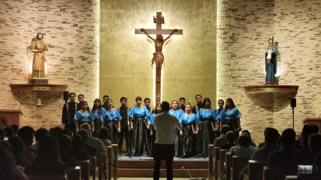 Se presenta Coro de Cámara Esperanza Azteca en Saltillo