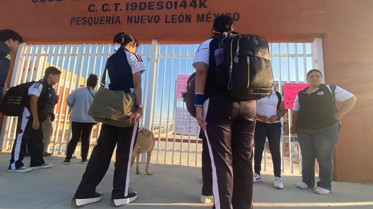 Secundaria de Pesquería lleva tres años sin luz; denuncian