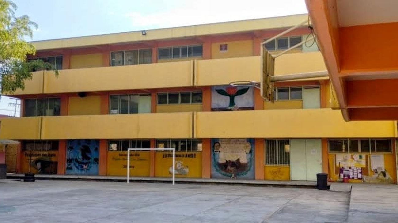 Joven saca pistola en riña entre estudiantes de secundaria 252