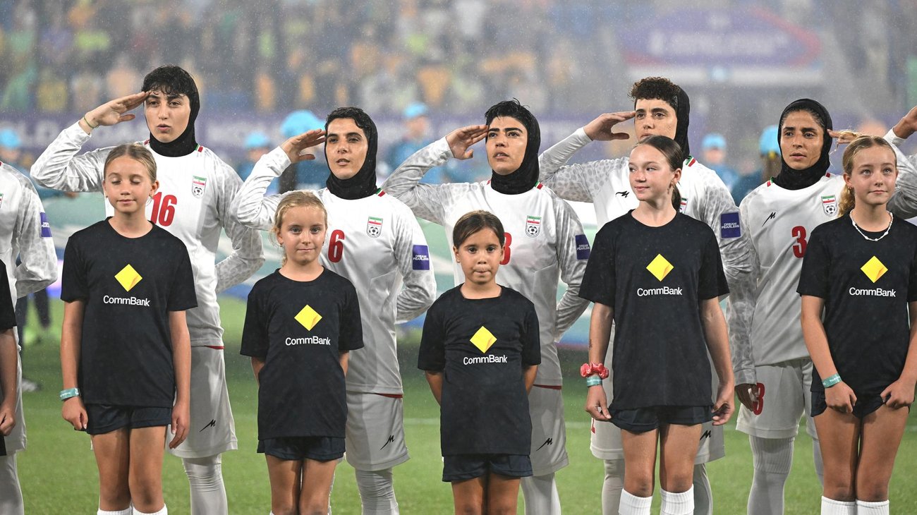 Pide Trump a Australia asilar a selección femenil de futbol iraní