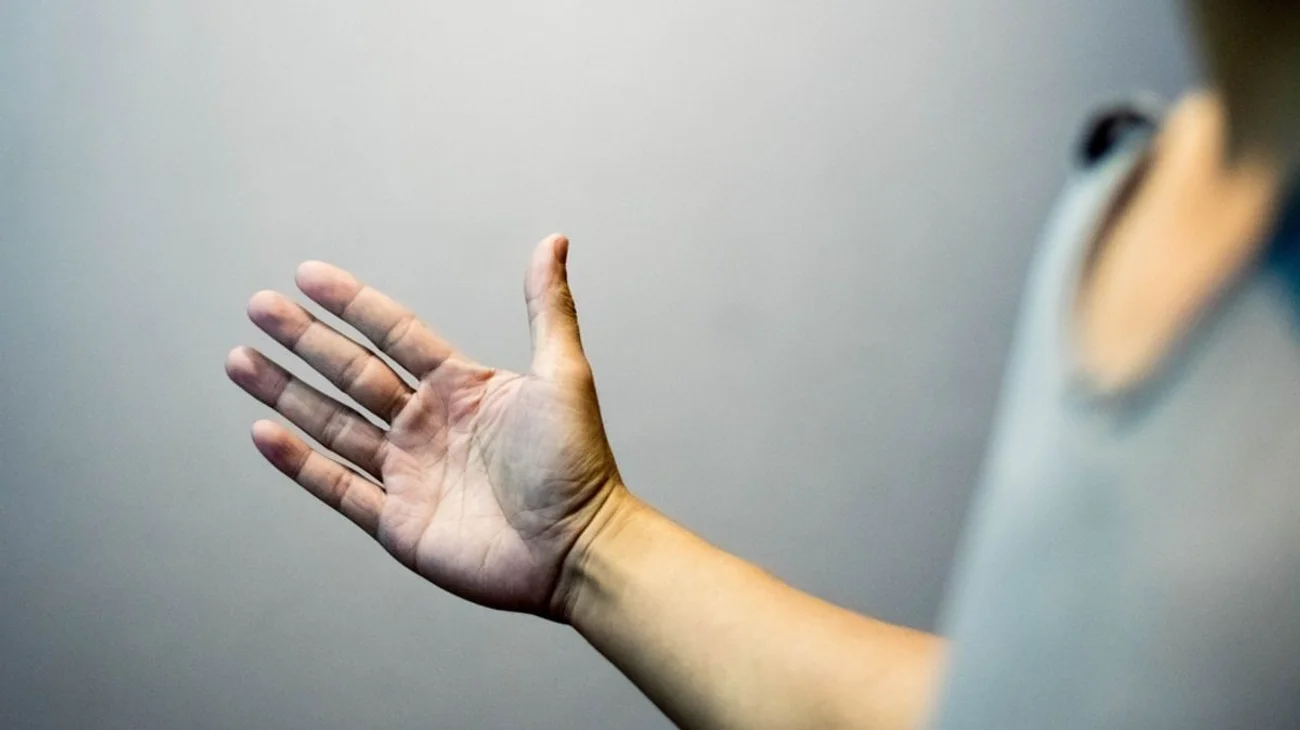 Sentencian a organizador de terapia de bofetadas tras muerte