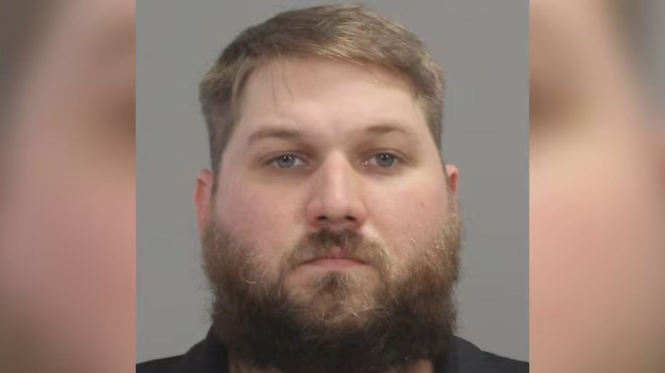 Sentencian a padre que mató a su hija por orinar la cama