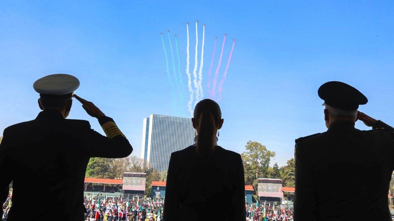 sheinbaum_conmemora_dia_bandera_3f39140586